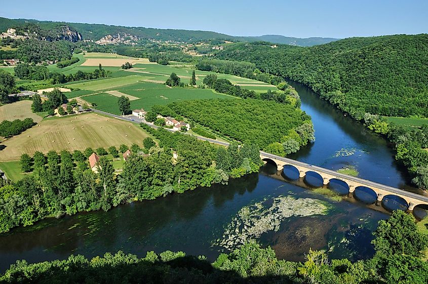 Dordogne river flowing through the 