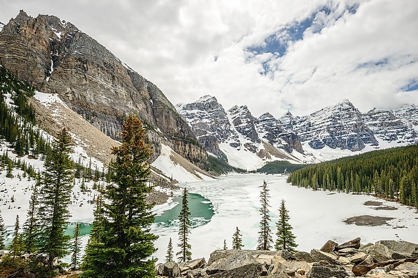 Valley of the ten peaks