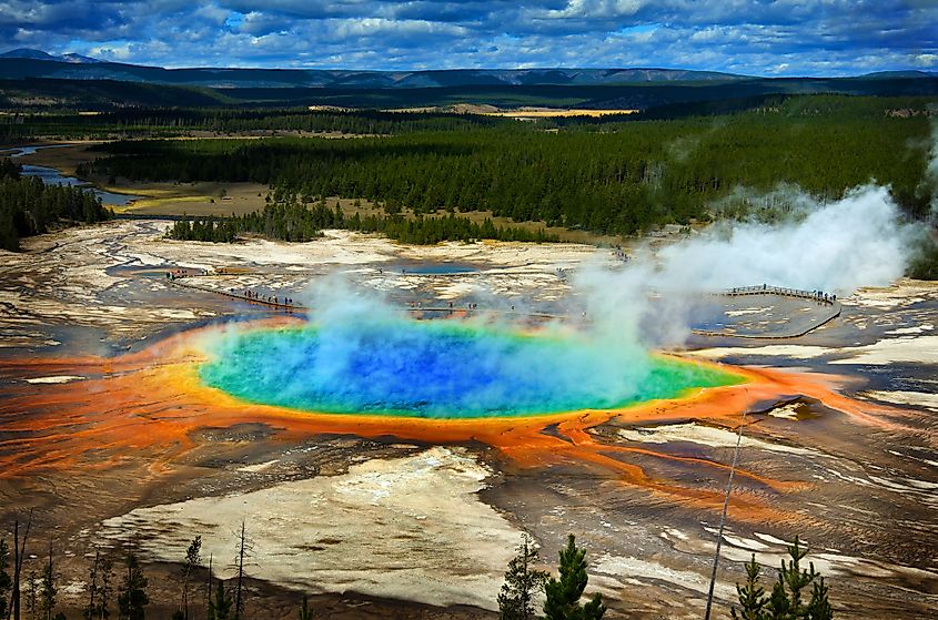 Gran piscina de prismas en el Parque Nacional de Yellowstone.