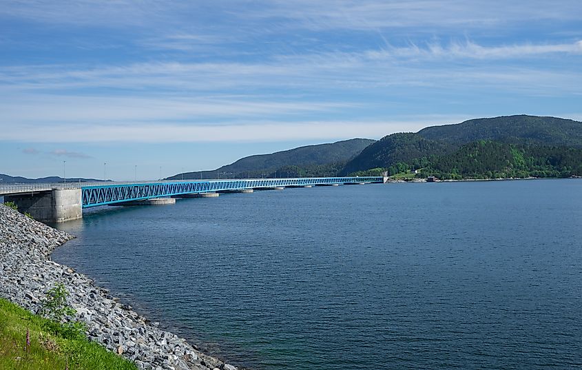 The Bergsøysund Bridge (also known as Bergsoysundbrua)