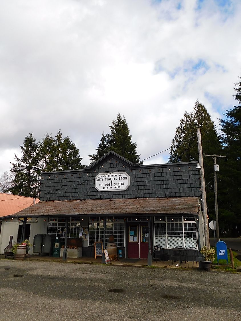 Doty General Store, WA (OlympiaBuebird, CC BY-SA 4.0 <https://creativecommons.org/licenses/by-sa/4.0>, via Wikimedia Commons)
