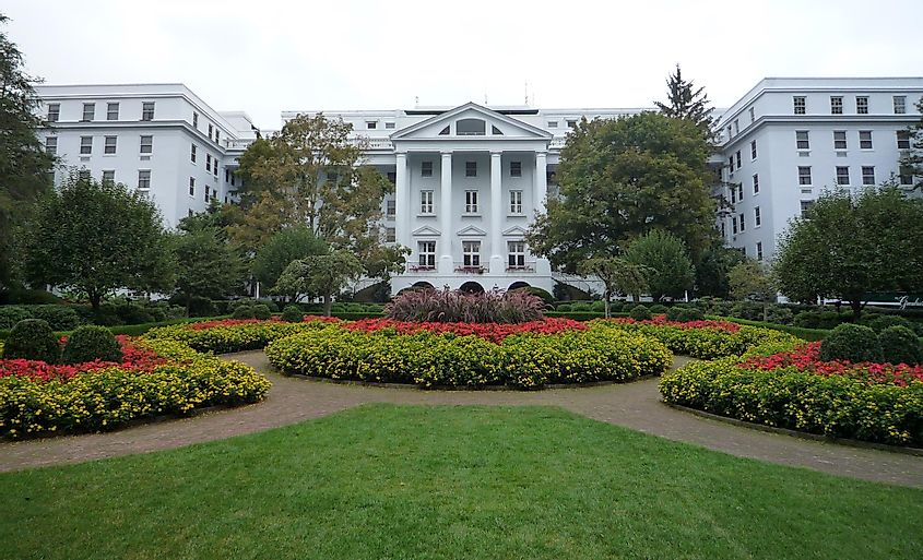 The Greenbrier in White Sulfur Springs, West Virginia, By Bobak Ha&#039;Eri - Own work, CC BY 3.0, https://commons.wikimedia.org/w/index.php?curid=4749269