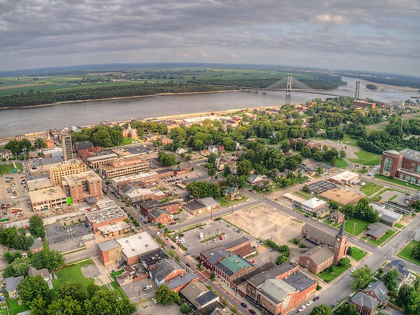 Cape Girardeau is a City on the Mississippi River and on the border between Missouri and Kentucky