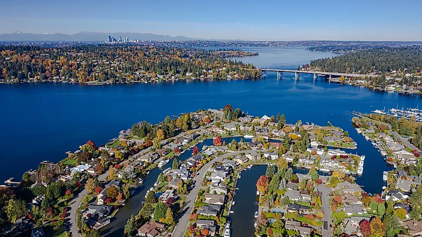 Lake Washington with the Seattle skyline and Mount Rainier in the distance.