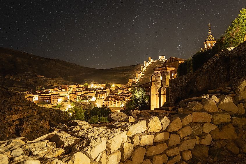 The city of Albarracín and the Church of Santiago.