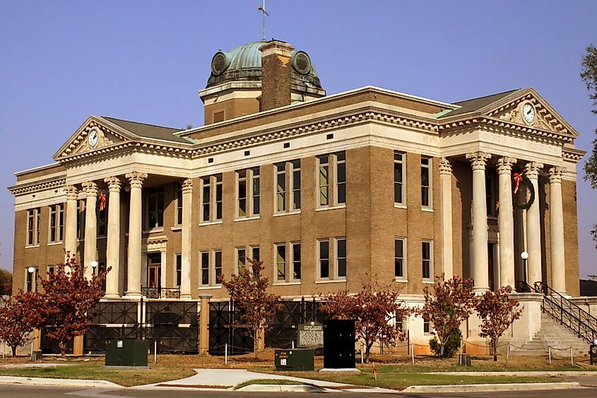 Limestone County Courthouse in Athens, Alabama. Image credit: Brent Moore via Flickr.com.