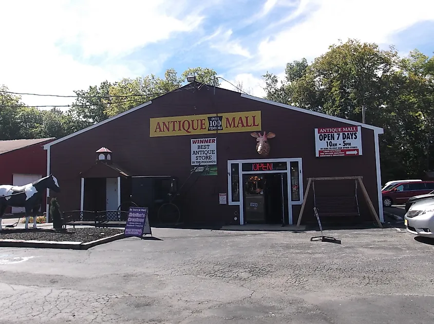 Pocono Peddler's Village Antique Mall Entrance in Tannersville, Pennsylvania.