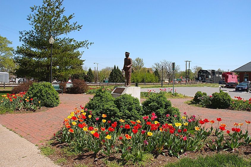 This statue was placed here by Station Carbondale, Inc. through donations from people dedicated to the preservation of Carbondale's railroad history.