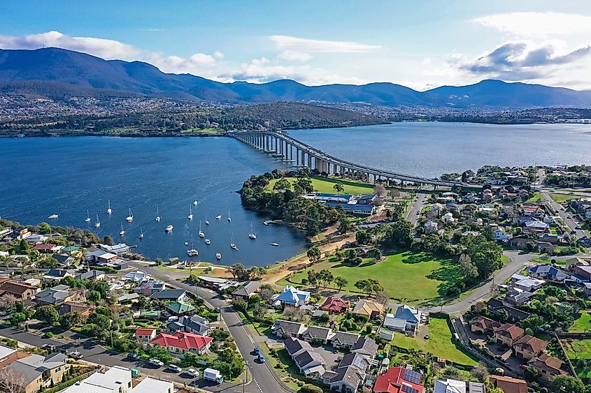 The Derwent River, kunanyi/Mount Wellington, and the city of Hobart.