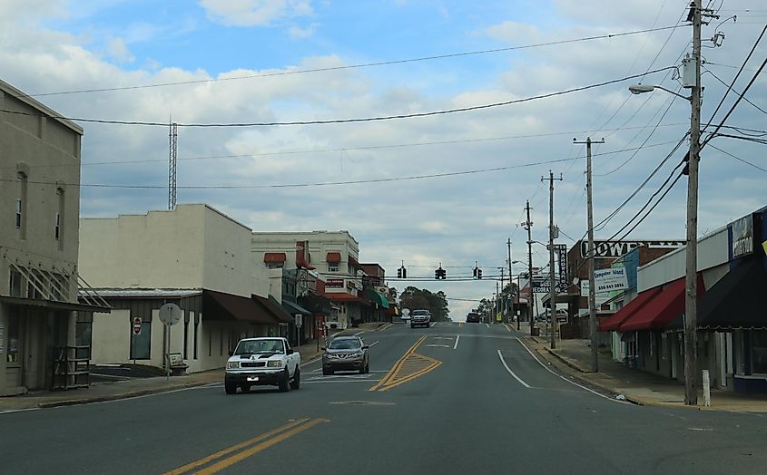Downtown Bonifay, Florida businesses on SR79, By User:Royalbroil - https://commons.wikimedia.org/wiki/File:Bonifay_FL_Downtown.jpg, CC BY-SA 4.0, https://commons.wikimedia.org/w/index.php?curid=126879201