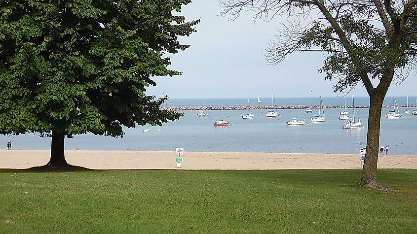 View of Lake Michigan from South Shore Park. Photo via Wikimedia Commons.