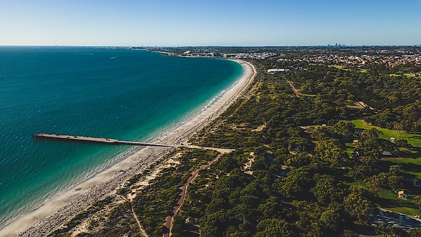 Aerial view of Coogee Beach in in a sunny summer day, City of Cockburn - Perth, Western Australia (Paulo Henrique Pigozzi / Shutterstock)