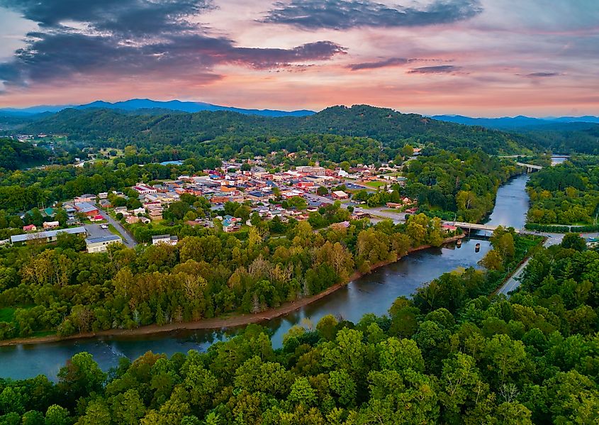 Murphy next to the Hiwassee River.