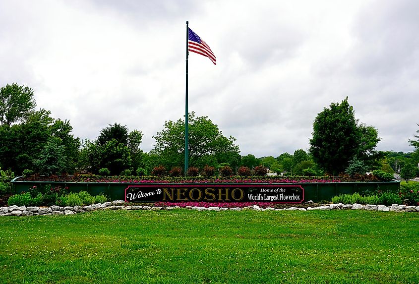 Neosho, Missouri: World's Largest Flower Box and American Flag made from a 66-foot-long green railroad gondola car.