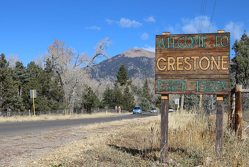 The town of Crestone, Colorado, below the Sangre de Cristo Mountains. Jeffrey Beall, CC BY 4.0, via Wikimedia Commons