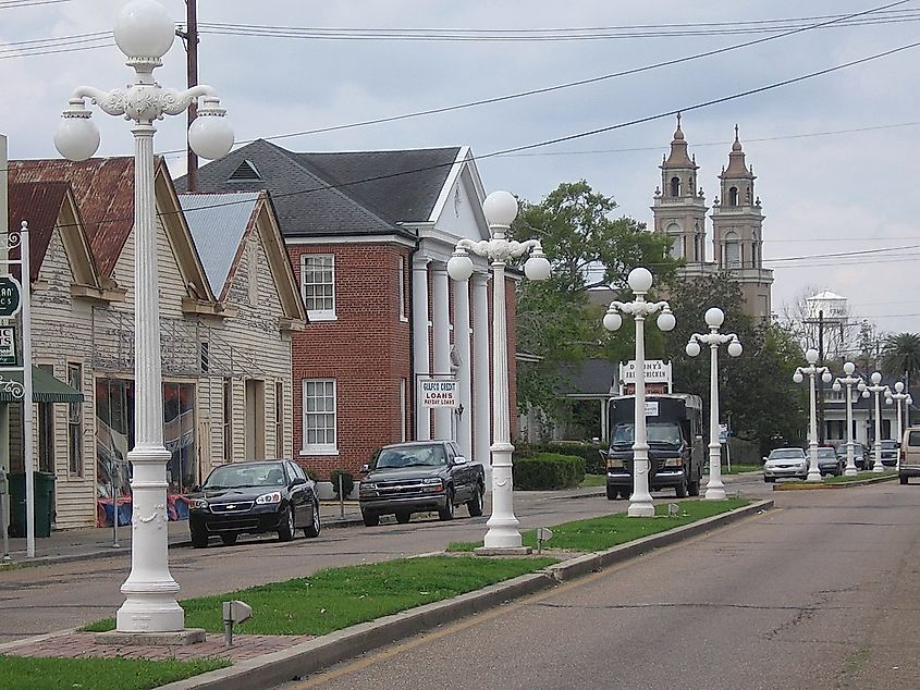 Running parallel to Bayou Teche, Main Street is flanked by two rows of huge live oak trees.