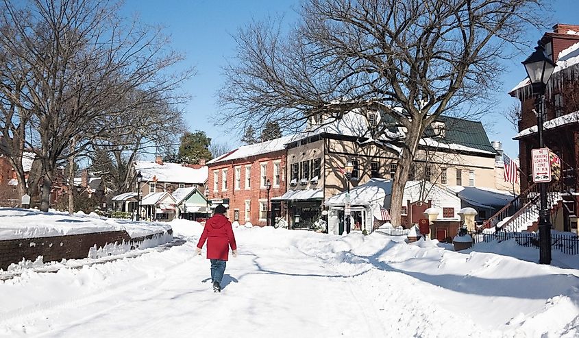 Annapolis street scene on sunny day following blizzard with snow piled along streets and sidewalks.