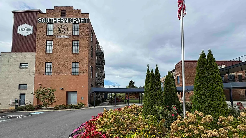 Bristol Sessions Hotel in Fall Photo by Bryan Dearsley