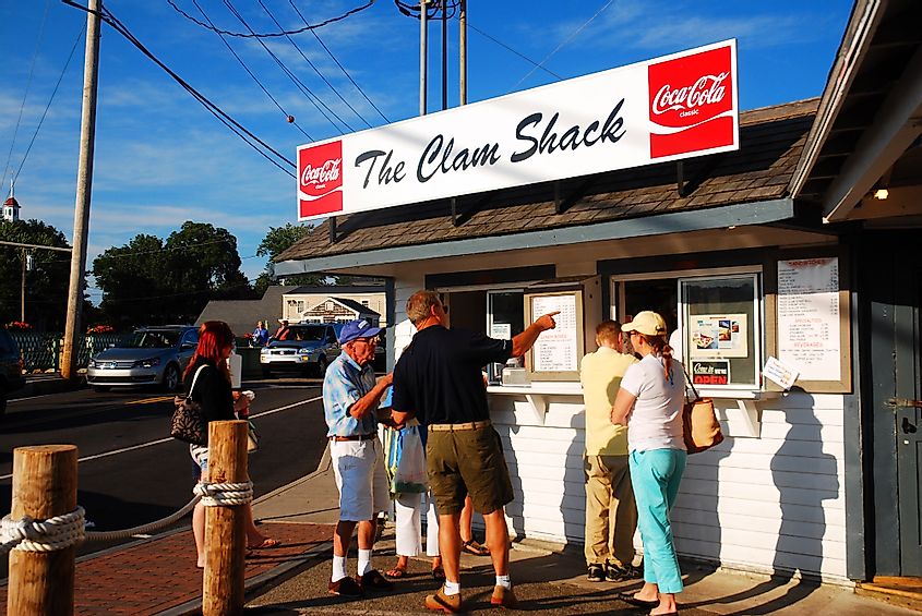 A crowd of diners decide on their meal at a clam shack in Kennebunkport, Maine. Editorial credit: James Kirkikis / Shutterstock.com