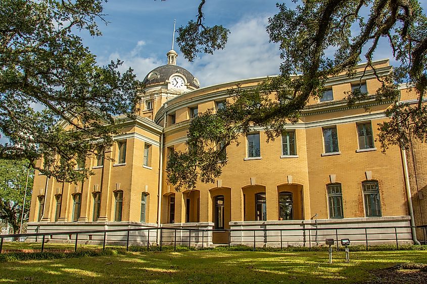  Wilkinson County Courthouse, Beaux Arts style architecture by architect James Riely Gordon, built in 1903, Woodville, Mississippi, USA.