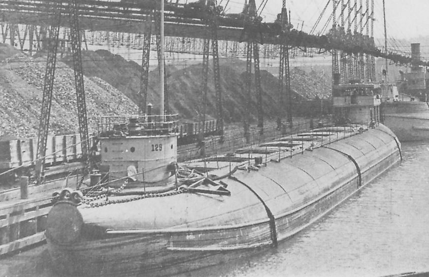 129 loading coal c. 1895