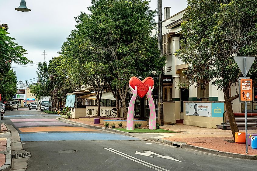 Lismore, New South Wales,: Main street with the town's emblem as a heart