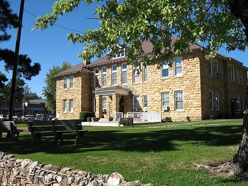 The City Hall building in Mountain View, Arkansas.