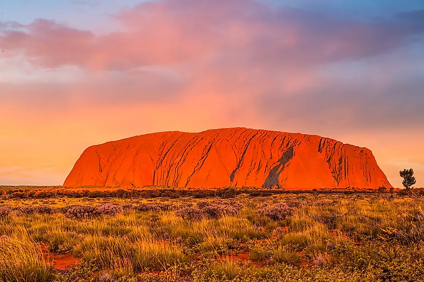Mount Uluru, Uluṟu-Kata Tjuṯa National Park.