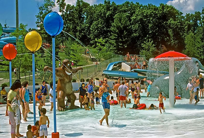 Wisconsin Dells family water park - Wisconsin. Dennis MacDonald via Shutterstock . Created 04.01.23