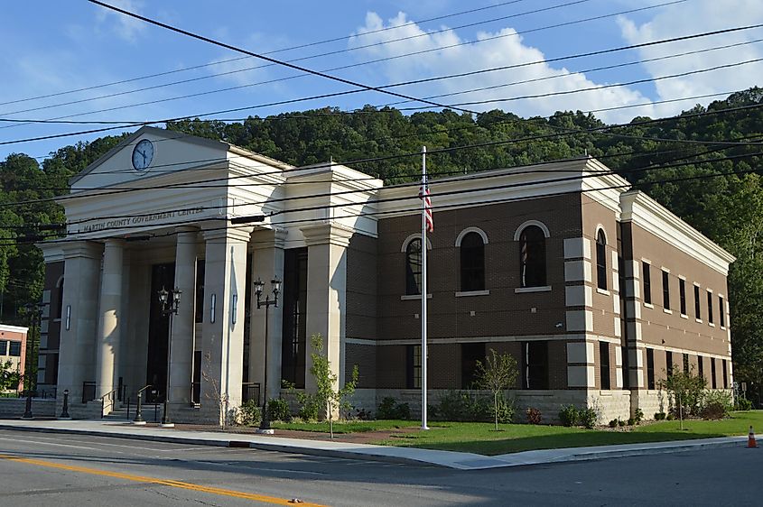 Martin County Government Center, Inez, Nyttend, Public domain, via Wikimedia Commons