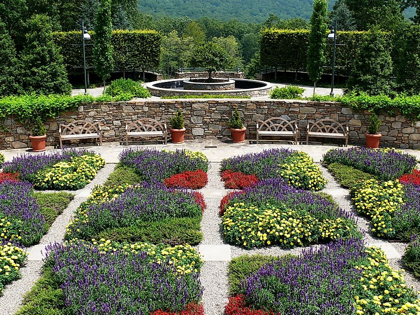 North Carolina Arboretum Blue Ridge Quilt Garden via Wikicommons