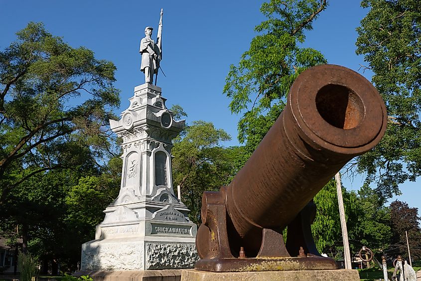 The Grand Army of the Republic Monument in Peru, Illinois. Image credit: Eddie J. Rodriquez / Shutterstock.com.