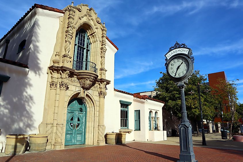 The Claremont Lewis Art Museum in Claremont, California. Editorial credit: Walter Cicchetti / Shutterstock.com