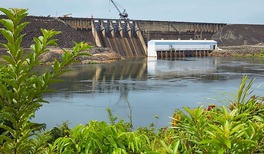 View on the dam of the Brokopondo 'Krachtcentrale' (Power-plant) in Suriname, South-America