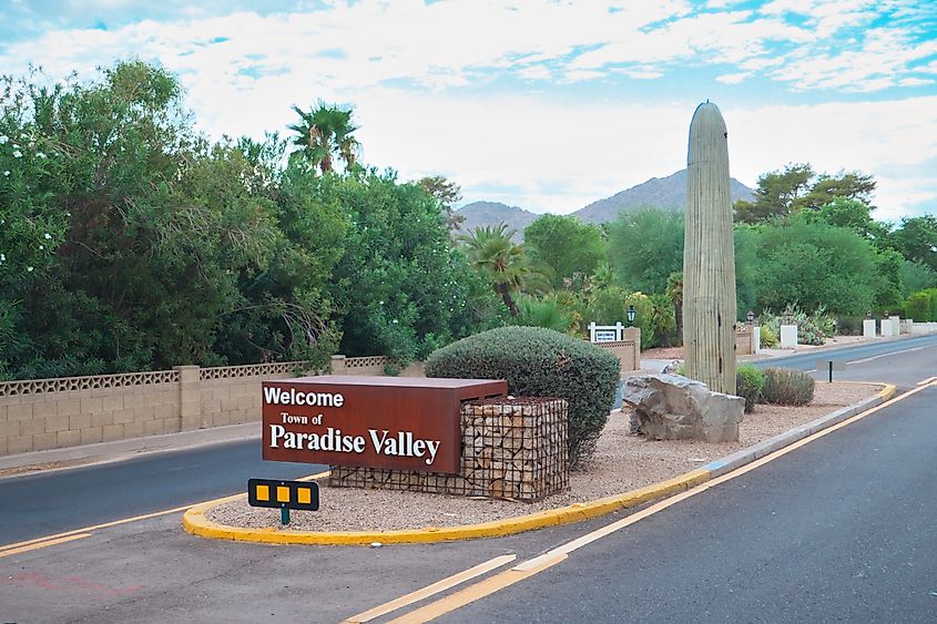 Sign welcoming visitors to Paradise Valley, Arizona