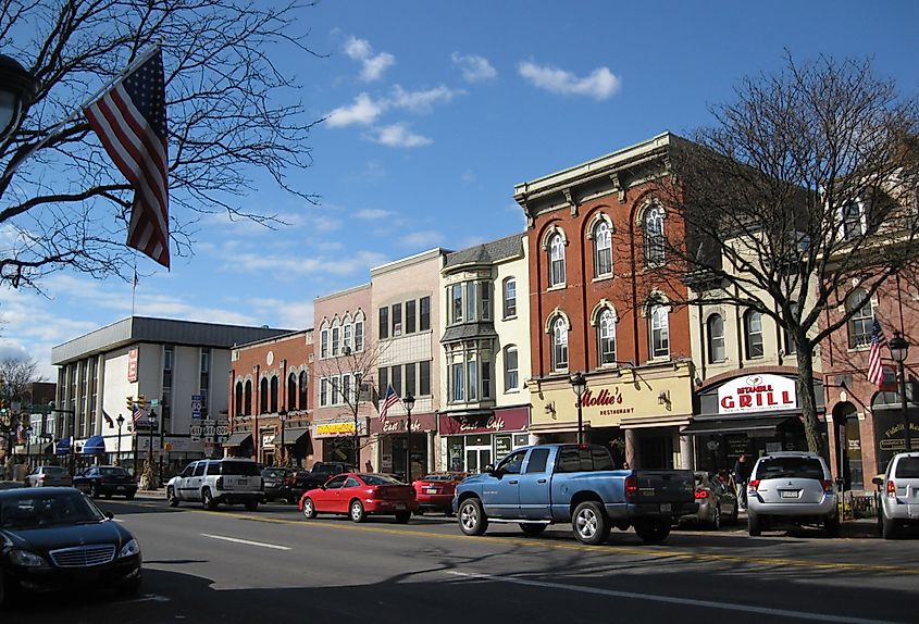 Downtown street of Stroudsburg, Pennsylvania. Image credit Doug Kerr from Albany, NY, United States.