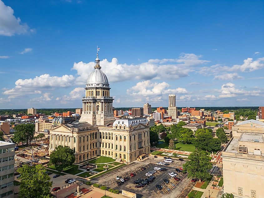 Springfield, Illinois, USA downtown city skyline with the state capital building.