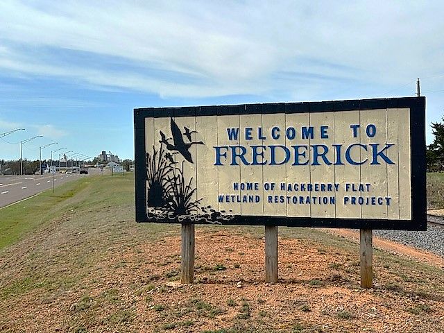 Welcome sign at Frederick, OK