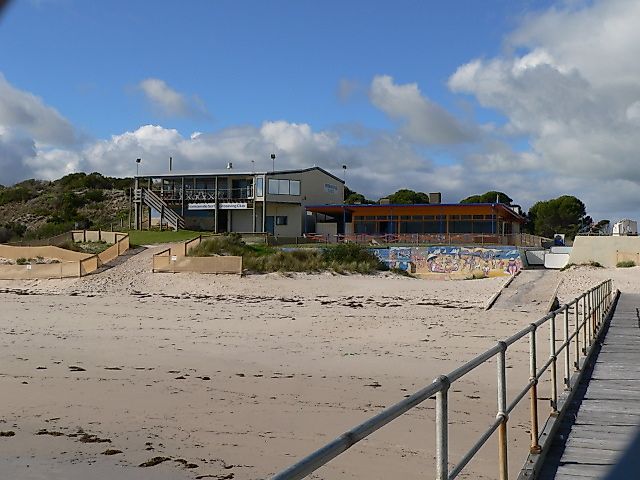 Normanville beachfront, South Australia. Fairv8, CC BY-SA 3.0 <https://creativecommons.org/licenses/by-sa/3.0>, via Wikimedia Commons