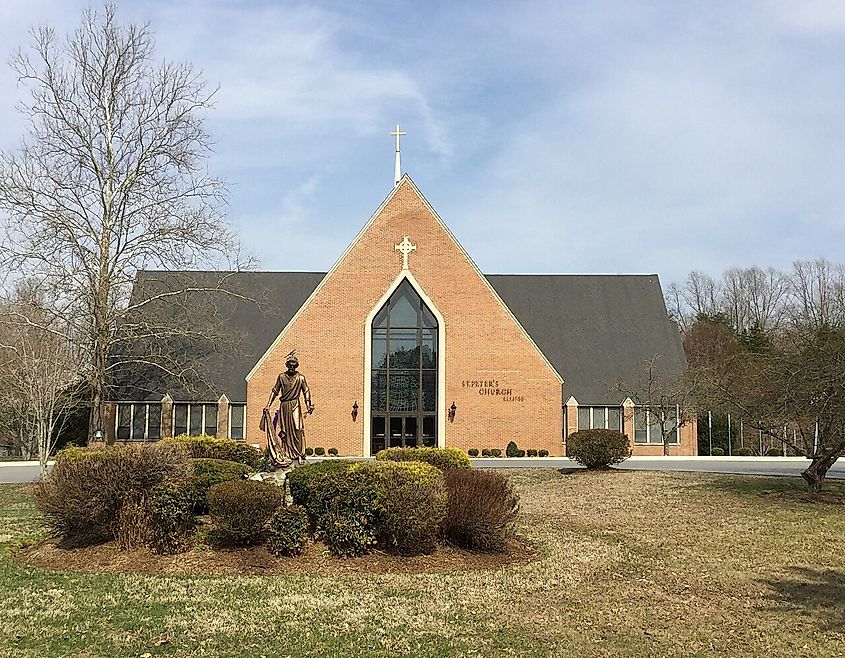St Peter Church, Waldorf, Maryland. Image credit: Roberto221, CC BY-SA 4.0, via Wikimedia Commons.
