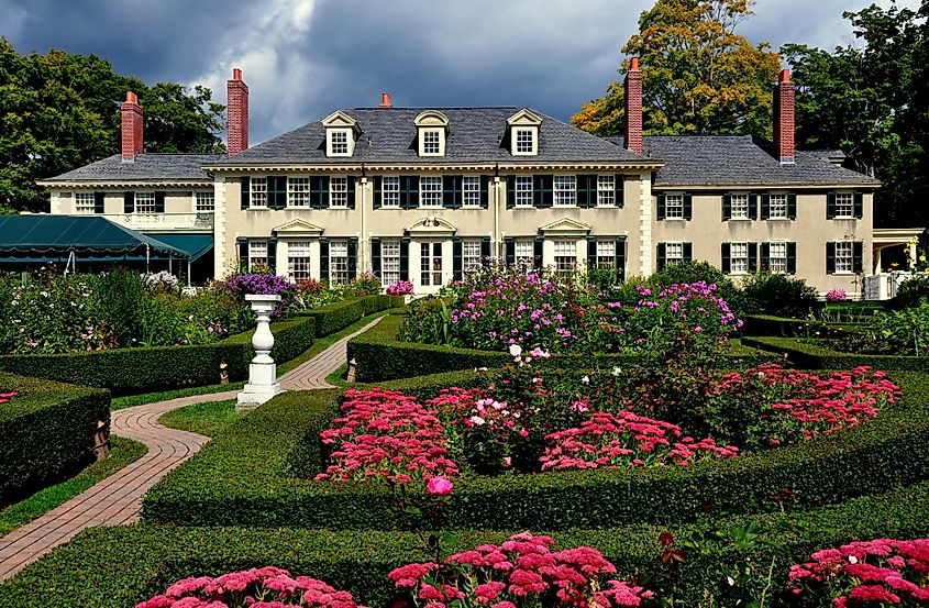 East Front of Robert Todd Lincoln's 1905 Georgian Revival Summer home in Manchester, Vermont, via LEE SNIDER PHOTO IMAGES / Shutterstock.com