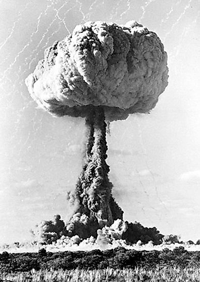 Explosion of a Blue Danube warhead (codenamed Buffalo R2/Marcoo, fired on 4 October 1956) during the British nuclear tests at Maralinga