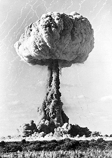 Explosion of a Blue Danube warhead (codenamed Buffalo R2/Marcoo, fired on 4 October 1956) during the British nuclear tests at Maralinga