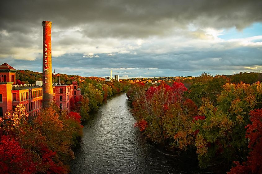 The Blackstone River in Cumberland, Rhode Island. Editorial credit: Mike Fig Photo / Shutterstock.com