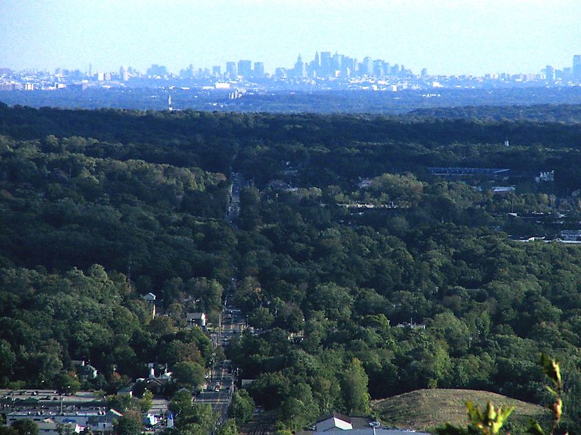 Franklin Turnpike in Mahwah with the Manhattan skyline 30 miles (48 km) distant.