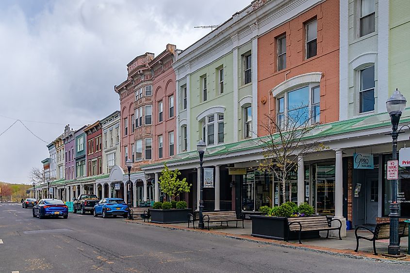 A view of the shops and businesses on Wall Street in the historic Stockade District of Kingston. Editorial credit: Brian Logan Photography / Shutterstock.com