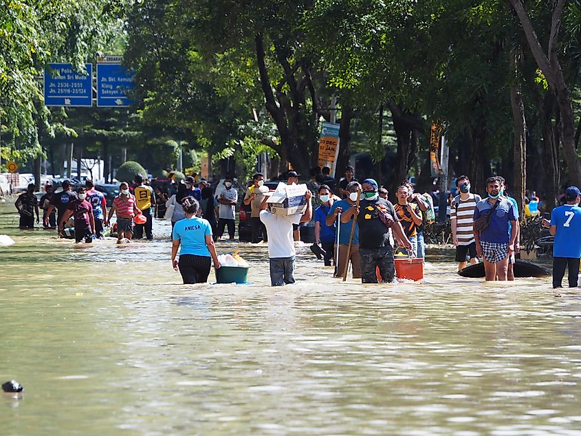 Flooding in Taman Sri Muda, Malaysia. Editorial Photo Credit: IZWAN IS via Shutterstock. 