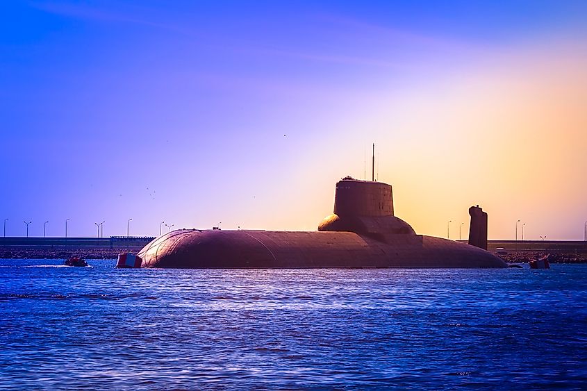 Nuclear-powered submarines can stay underwater for several weeks or even months. Via Shutterstock / fotogrin