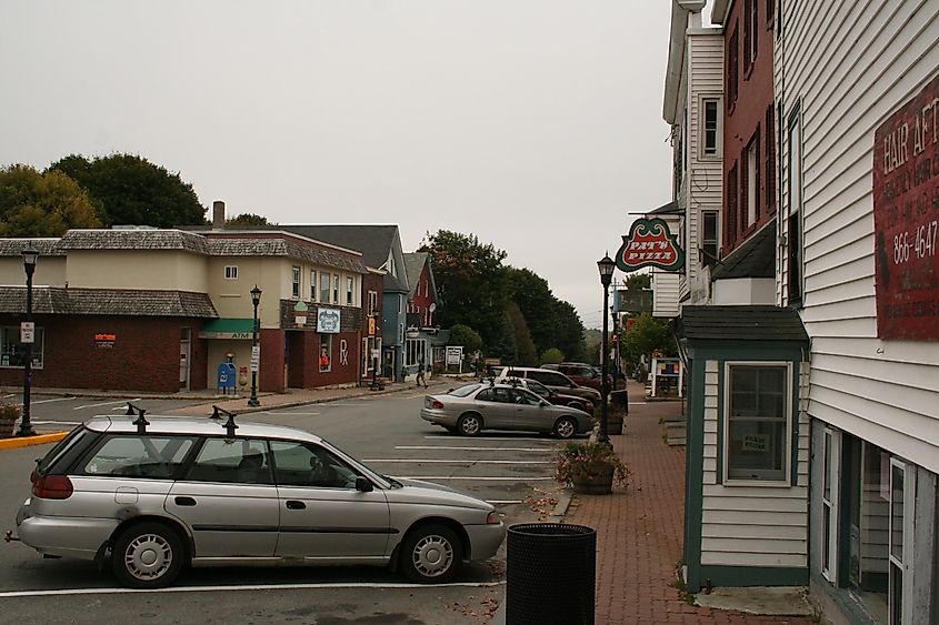 Mill Street business in downtown Orono, By Bcody80 - en:File:OronoMillStreet.JPG, Public Domain, https://commons.wikimedia.org/w/index.php?curid=7905156