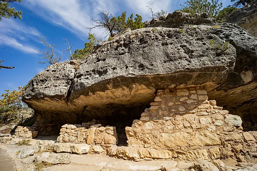 Cliff dwellings in Walnut Canyon